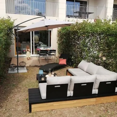 Le Soleil D Eugenie Dans Avec Piscine Commune Pres De Carcassonne Olonzac