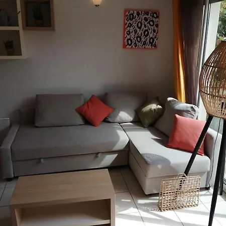 Le Soleil D Eugenie Dans Avec Piscine Commune Pres De Carcassonne Apartment Olonzac